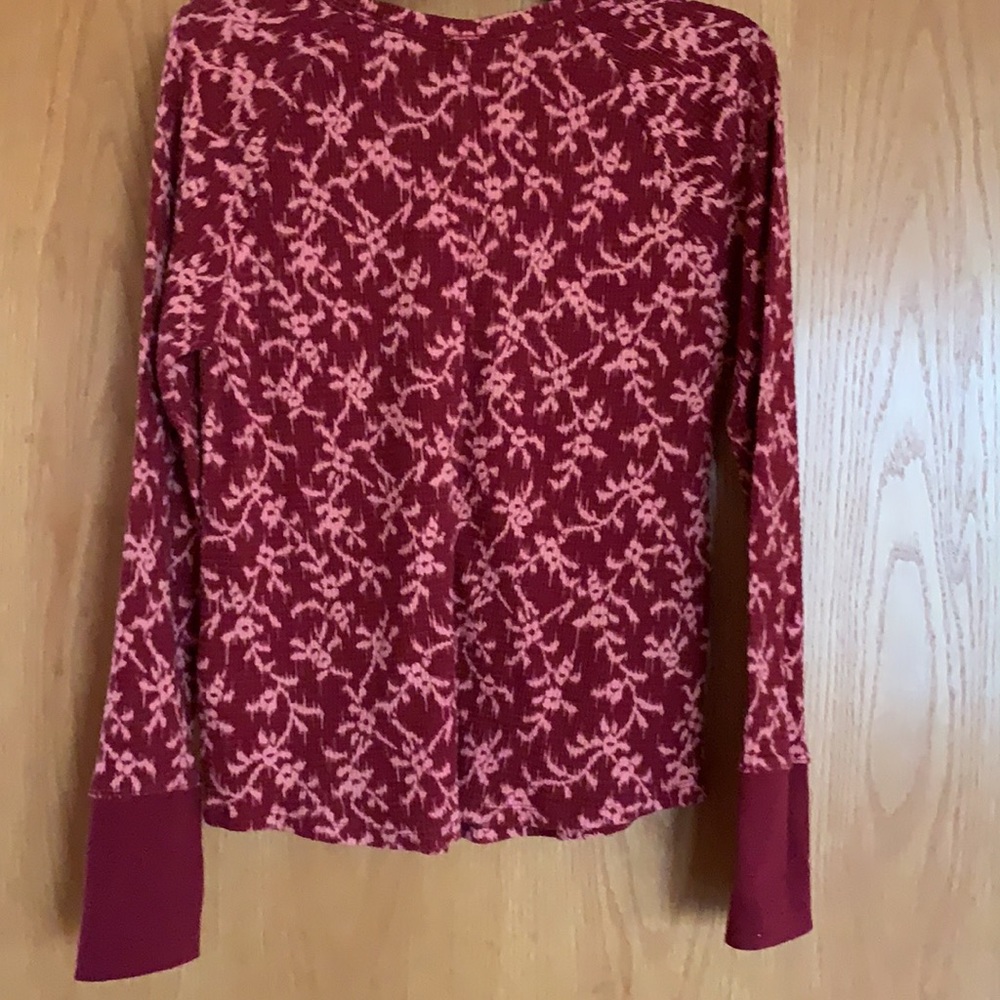 Knox Rose long-sleeve waffle knit shirt.  Size L.  Burgundy and pink.  NWT - Picture 2 of 5